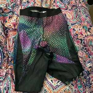 women’s nike hypercool leggings. size small. small distress on knee